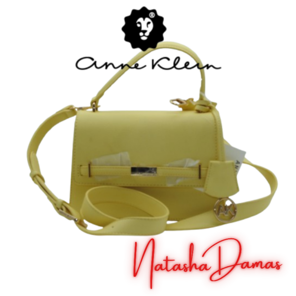 Bolso Top Handle Flap Bag | Anne Klein | Color Amarillo | 9 x 6" | Pequeña