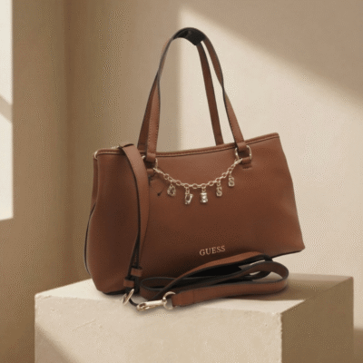 Bolso Abey Satchel | GUESS | Color café | 11” x 8” | Mediana