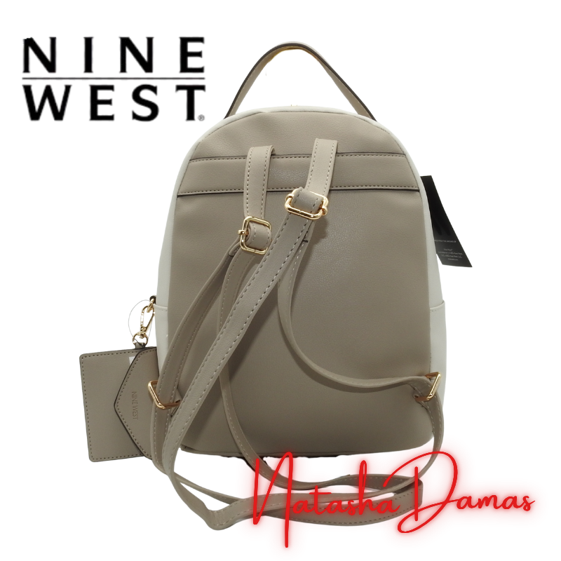 Mochila Up and Away Backpack | Nine West | Color crema/marfil | 9” x 11” | Mediana - Imagen 3